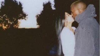 Vợ chồng Obama, Kim 'siêu vòng 3'... nhắn gì ngày Valentine?
